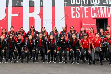 Selección femenina de fútbol viajó a Buenos Aires para jugar amistosos ante Argentina y River Plate