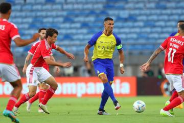 Con gol de Di María, Benfica venció 4-1 a Al Nassr de Ronaldo