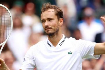 Medvedev avanzó sin problemas en Wimbledon