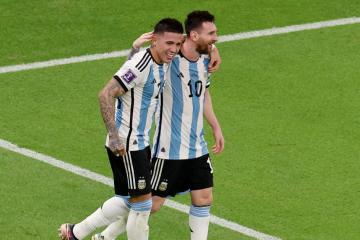 Fernández: "Yo a Messi lo veía en la tele cuando jugaba en Barcelona y quería jugar con él"