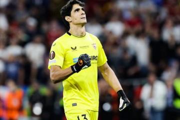 PSG pretende contratar a Yassine Bounou para pelear el arco