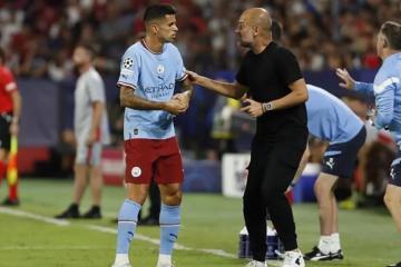 Guardiola se refirió al futuro de Cancelo