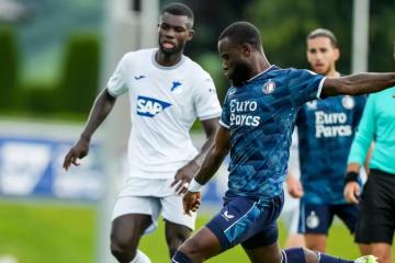 Con López, Feyenoord cayó por 4-2 con Hoffenheim en amistoso