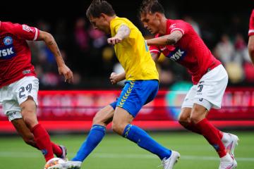 Sonne fue titular en inicio del fútbol danés