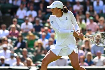 Swiatek avanzó sin problemas en Wimbledon