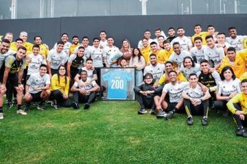 Yotún recibió camiseta especial por sus 200 partidos con Cristal