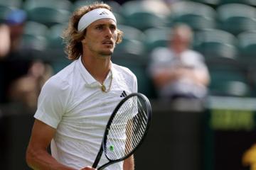 Zverev por fin pudo debutar en Wimbledon y avanzó a segunda ronda