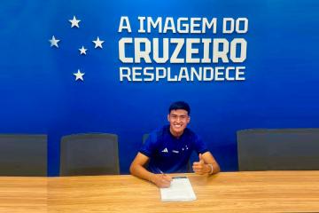 ¡De La Victoria a Brasil! Lateral Carlos Gómez fue cedido a préstamo a Cruzeiro