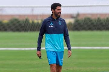 ¡Tendrá que pagar! Sebastián Abreu fue denunciado ante PNP por romper monitor del VAR
