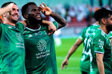 Mahrez y Kessié le dieron la victoria a Al Ahli sobre Al Ta’ee