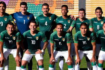 Gustavo Costas convocó a 48 jugadores para duelos ante Brasil y Argentina