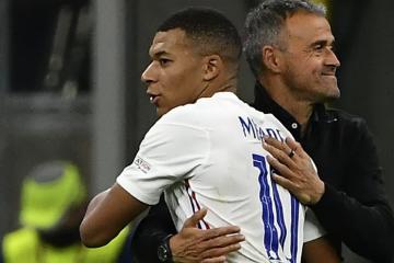 Luis Enrique: "Estoy muy feliz de tener un jugador de clase mundial como Kylian 8Mbappé)"
