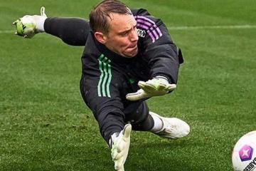 Neuer entrenó con el grupo por primera vez desde su grave lesión