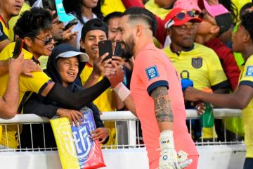 Galindez: “Me puso mal que algunos digan  que me dejé hacer gol contra Argentina"