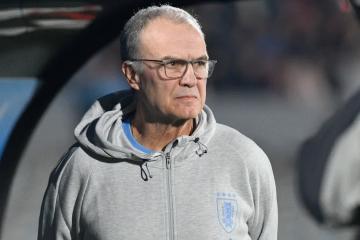 Sin Suárez, ni Cavani: Marcelo Bielsa convocó a 25 jugadores para el debut de Uruguay en las Eliminatorias