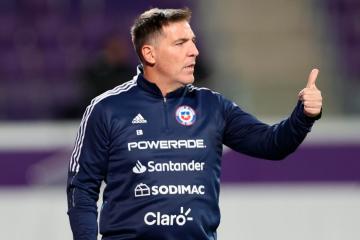 Berizzo sobre Vidal: “Esperamos no tenga nada y poder contar con él en un mes”
