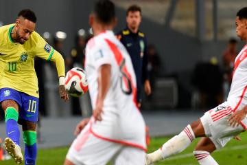 Neymar: "El campo estaba malísimo"