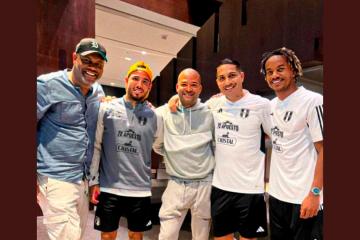 Alberto Rodríguez visitó la concentración peruana en la previa del choque con Brasil