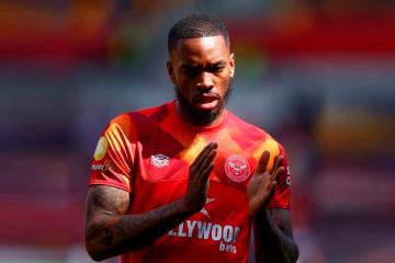 ¡Lo tiene apuntado! Delantero Ivan Toney está en la mira del Arsenal