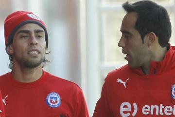 Valdivia criticó a Berizzo por no convocar a Bravo