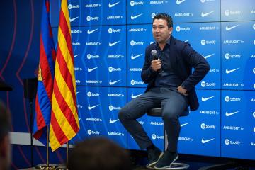 Deco: “Xavi se ganó la continuidad, no es porque sea figura del club”