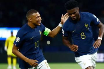 Francia venció por 2-0 a Irlanda por las clasificatorias de la Eurocopa