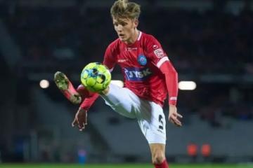 Con Sonne todo el partido, Silkeborg goleó por 3-0 a Odense por la liga danesa