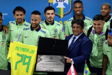 Neymar tras superar el récord de Pelé: "No quiero decir que soy mejor que él"