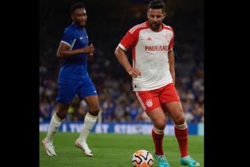 Pizarro jugó ante las 'Leyendas' del Chelsea
