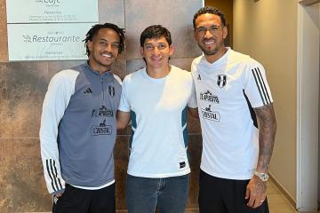 Roberto Ovelar visitó concentración de la selección peruana en Paraguay