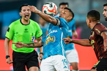 Yotún: “Seguimos arriba y ahora tenemos seis partidos que debemos ganar”