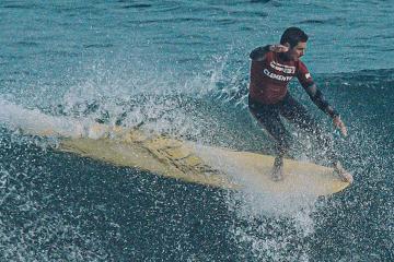 ¡Va por el oro! Piccolo Clemente clasificó a la final de longboard en Santiago 2023