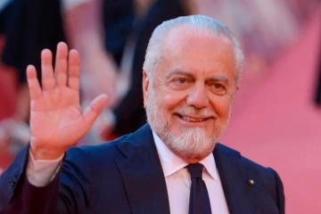 Presidente del Napoli aún confía en su DT pese a últimos malos resultados