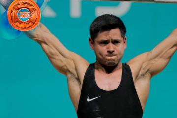 Luis David Bardalez obtuvo la medalla de bronce en levantamiento de pesas