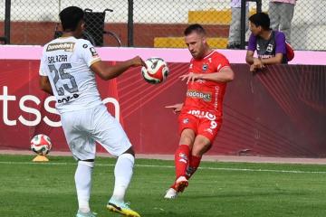 Carando: "Tengo un año más de contrato con Cienciano"