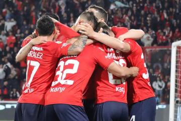 Independiente goleó a Barracas y es líder de su grupo