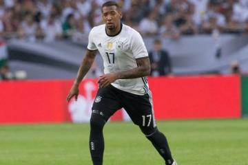 Jerome Boateng negocia con la Roma