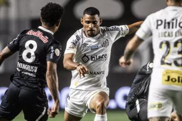 Bragantino venció por 3-1 a Santos es segundo en el Brasileirao