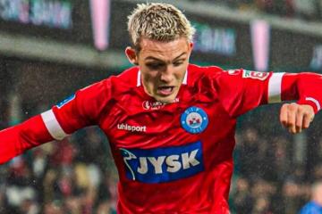 Con Sonne los 90 minutos, Silkeborg goleó por 5-0 a Lyngby y es líder en Dinamarca