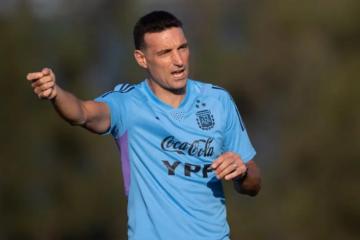 La selección argentina completó un nuevo entrenamiento pensando en Perú