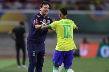 Neymar: "Diniz es uno de los mejores entrenadores en el fútbol mundial"