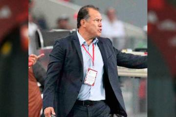Reynoso explicó por qué no alineó a Grimaldo o Reyna de titular
