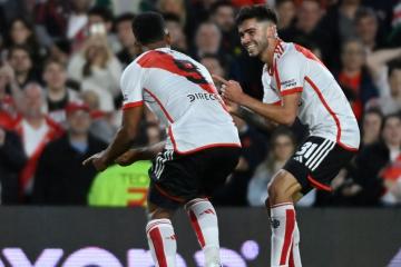 River goleó a Independiente y tomó la punta de su grupo en Argentina