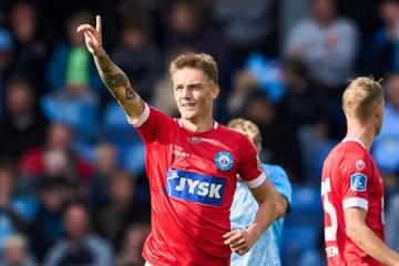 Con Sonne los 90 minutos, Silkeborg venció por 2-1 a Hvidovre y es líder en Dinamarca