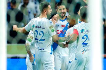 Al Hilal venció a Al Fateh y estiró su ventaja en la cima