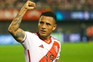 Yotún igualó récord de Palacios como el jugador con más partidos en Perú