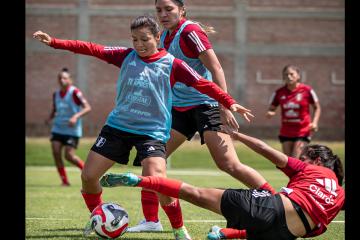 Selección peruana femenina viaja esta noche a Chile para jugar dos amistosos