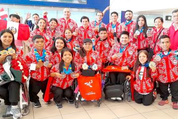 ¡Bienvenidos! Medallistas de Parabádminton en Santiago 2023 ya están en casa