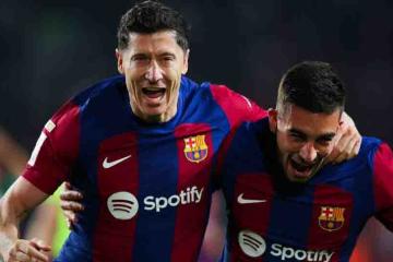 Barcelona remontó y superó a Alavés con doblete de Lewandowski