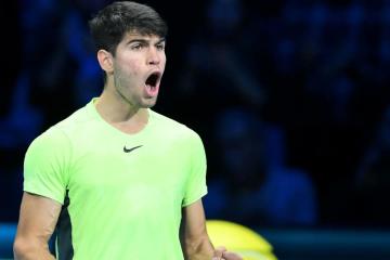 Alcaraz venció a Medvedev y clasificó a las semifinales del ATP Finals